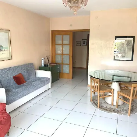 Riviera House 75 *